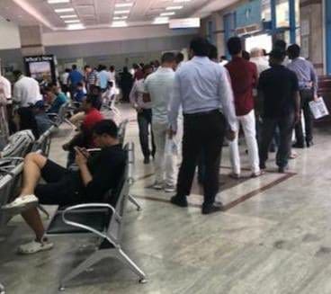 زحام مكتب بريد الإمارات
