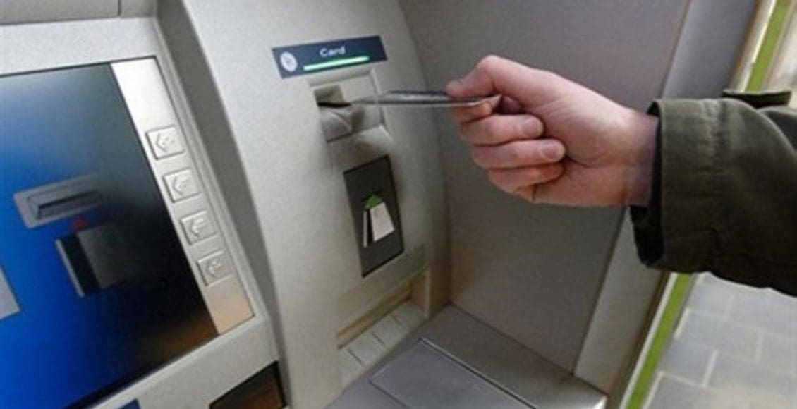 البنوك السعودية توضح كيفية التعامل عند حدوث مشكلة أثناء استخدام الصراف الآلي