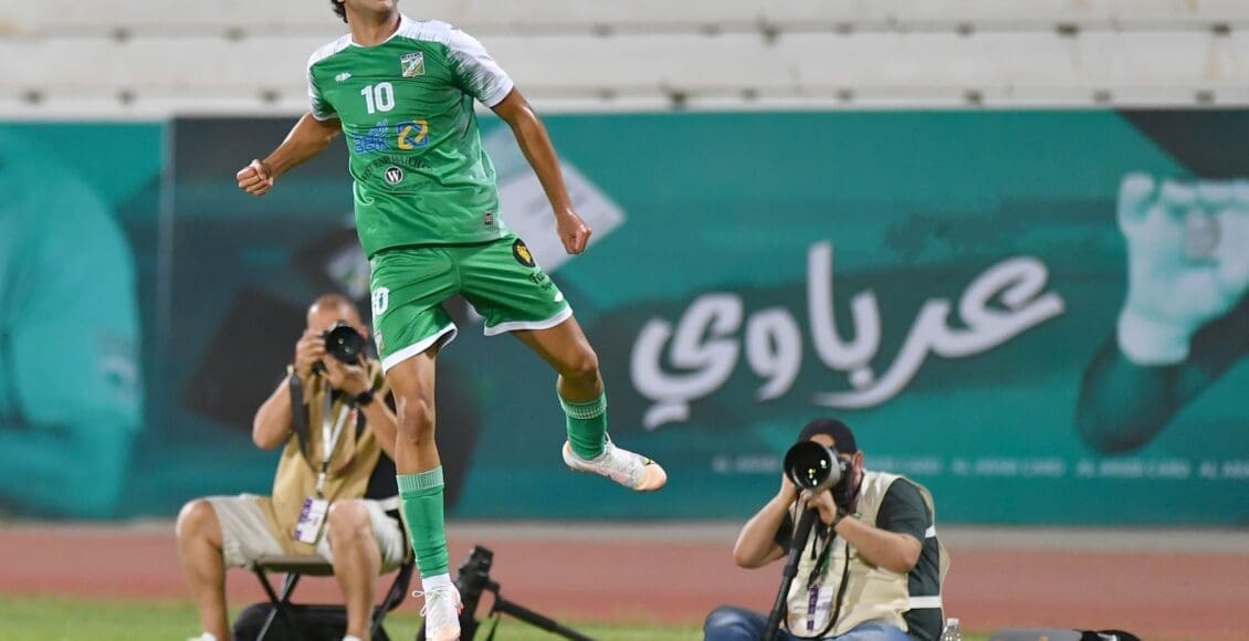 بندر السلامة لاعب العربي الكويتي رقم 10