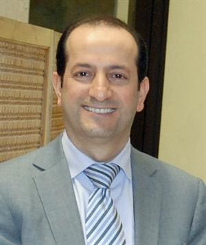 مدير مستشفى ابن سينا الحالي دكتور نادر العوضي